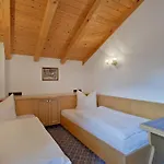 Kostenzer Mit Sauna Nyaraló Fügen